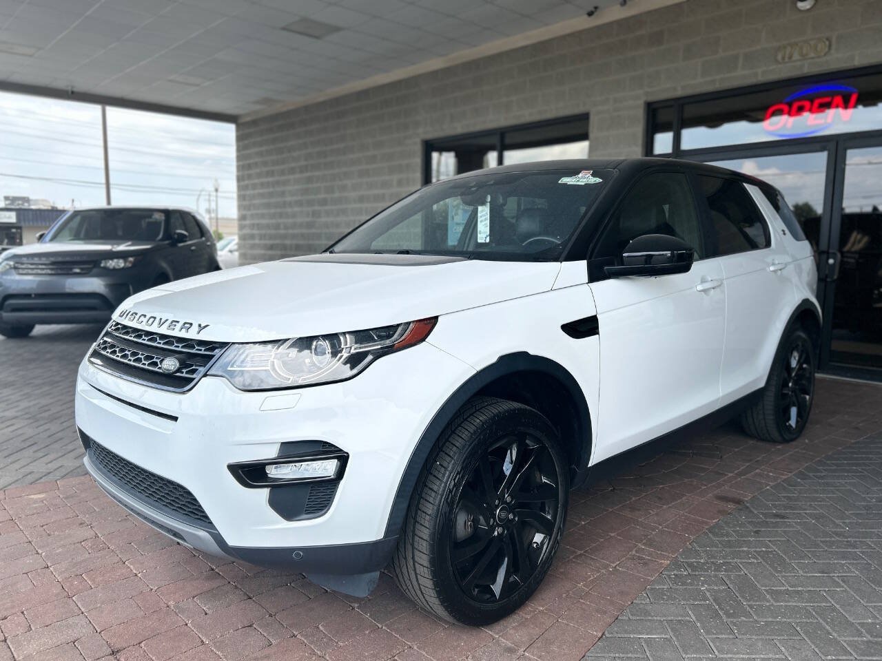 Used 2017 Land Rover Discovery Sport HSE AWD/4WD image 26