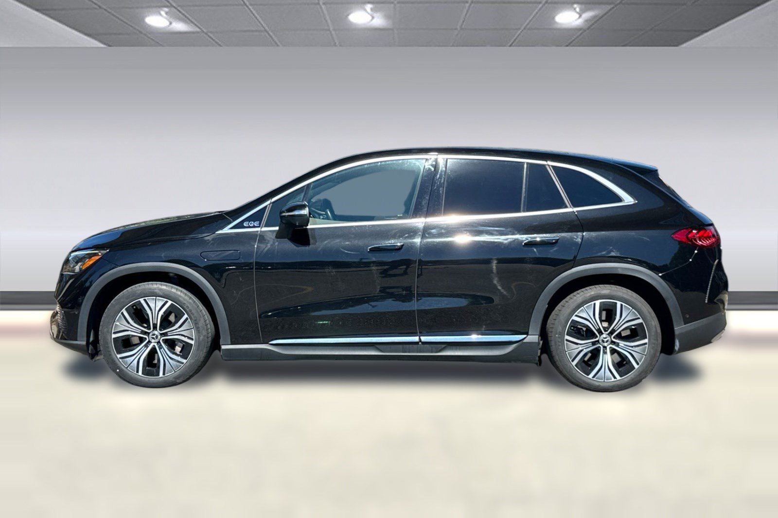 Used 2023 Mercedes-Benz EQE 350+ 4MATIC SUV image 2