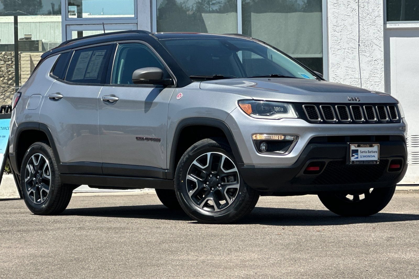 Used 2019 Jeep Compass Trailhawk w/ Leather Interior Group AWD/4WD image 2
