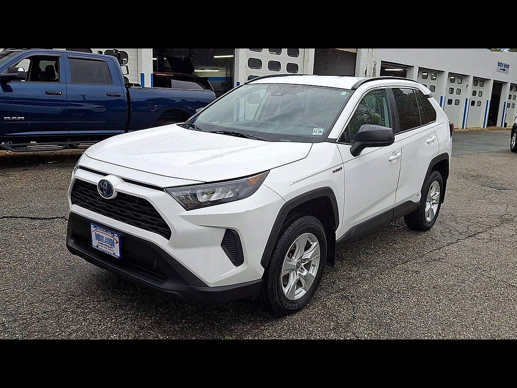 Used 2021 Toyota RAV4 LE AWD/4WD image 4