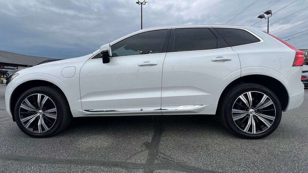 Used 2022 Volvo XC60 T8 Inscription w/ Advanced Package image 3