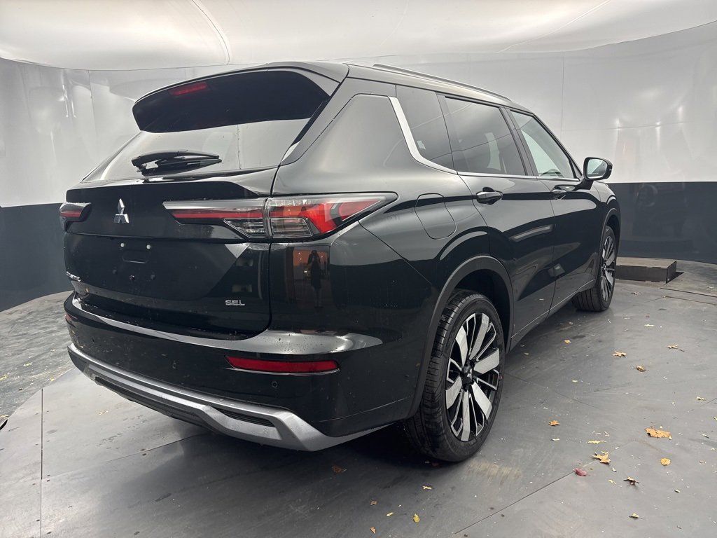 New 2025 Mitsubishi Outlander SEL image 3