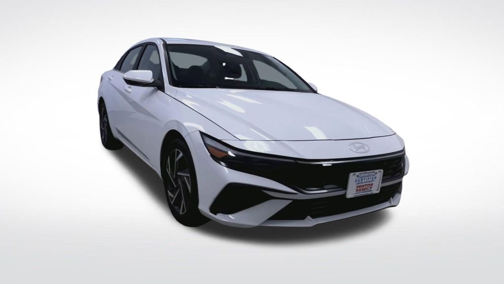 Used 2024 Hyundai Elantra SEL w/ Convenience Package image 18