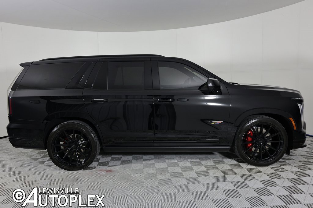 Used 2025 Cadillac Escalade V w/ LPO, ONYX Package image 4