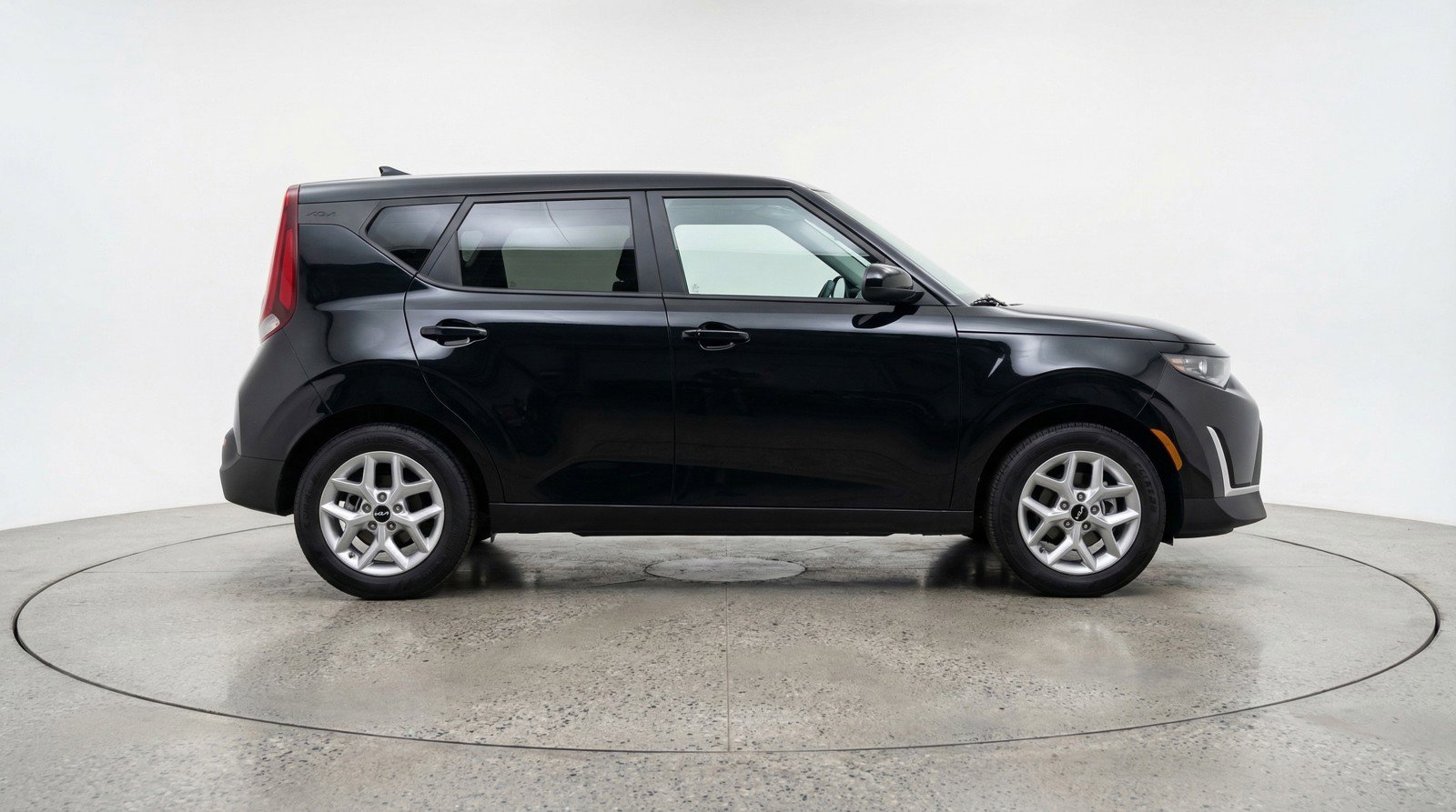 Used 2025 Kia Soul LX w/ LX Technology Package FWD image 11