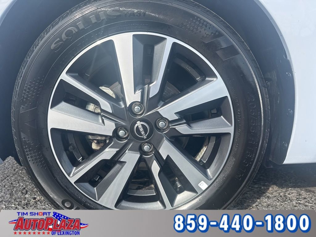 Used 2025 Nissan Versa SV FWD image 5