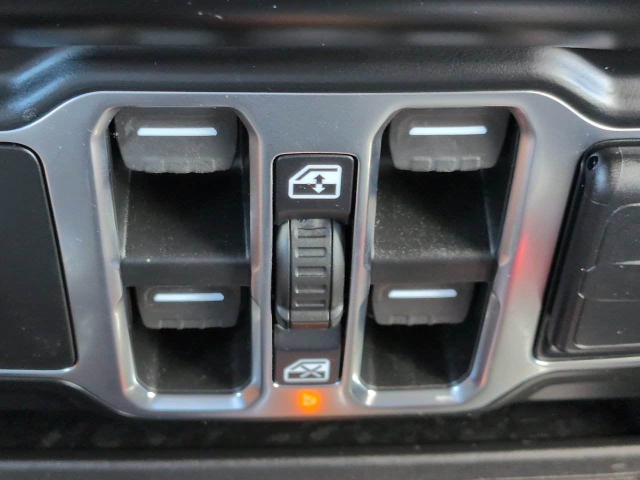 Used 2021 Jeep Wrangler Unlimited Sahara AWD/4WD image 24