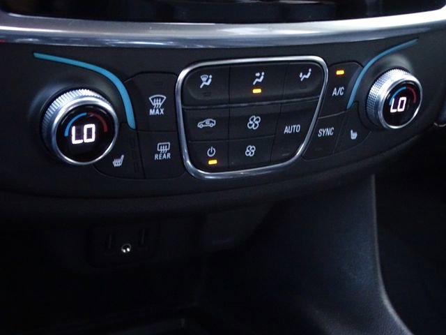 Used 2022 Chevrolet Traverse LT image 36