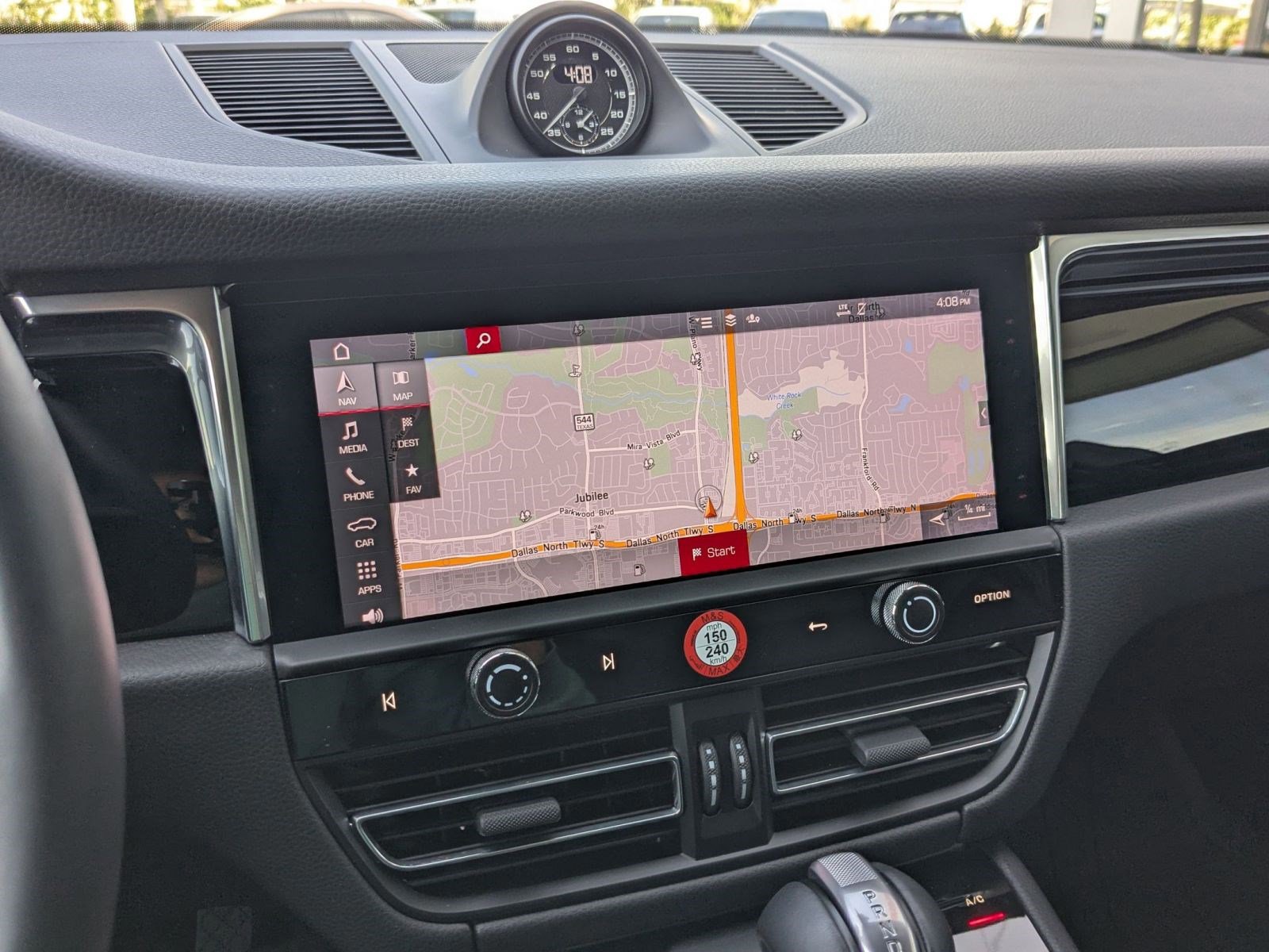 Certified 2025 Porsche Macan image 16