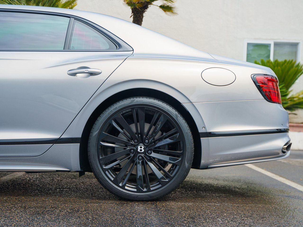 Used 2025 Bentley Flying Spur Plug-In Hybrid image 37