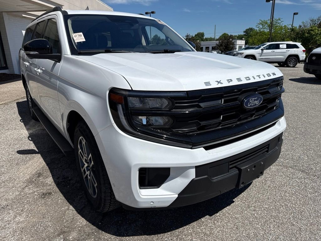 Used 2025 Ford Expedition Max Active AWD/4WD image 15