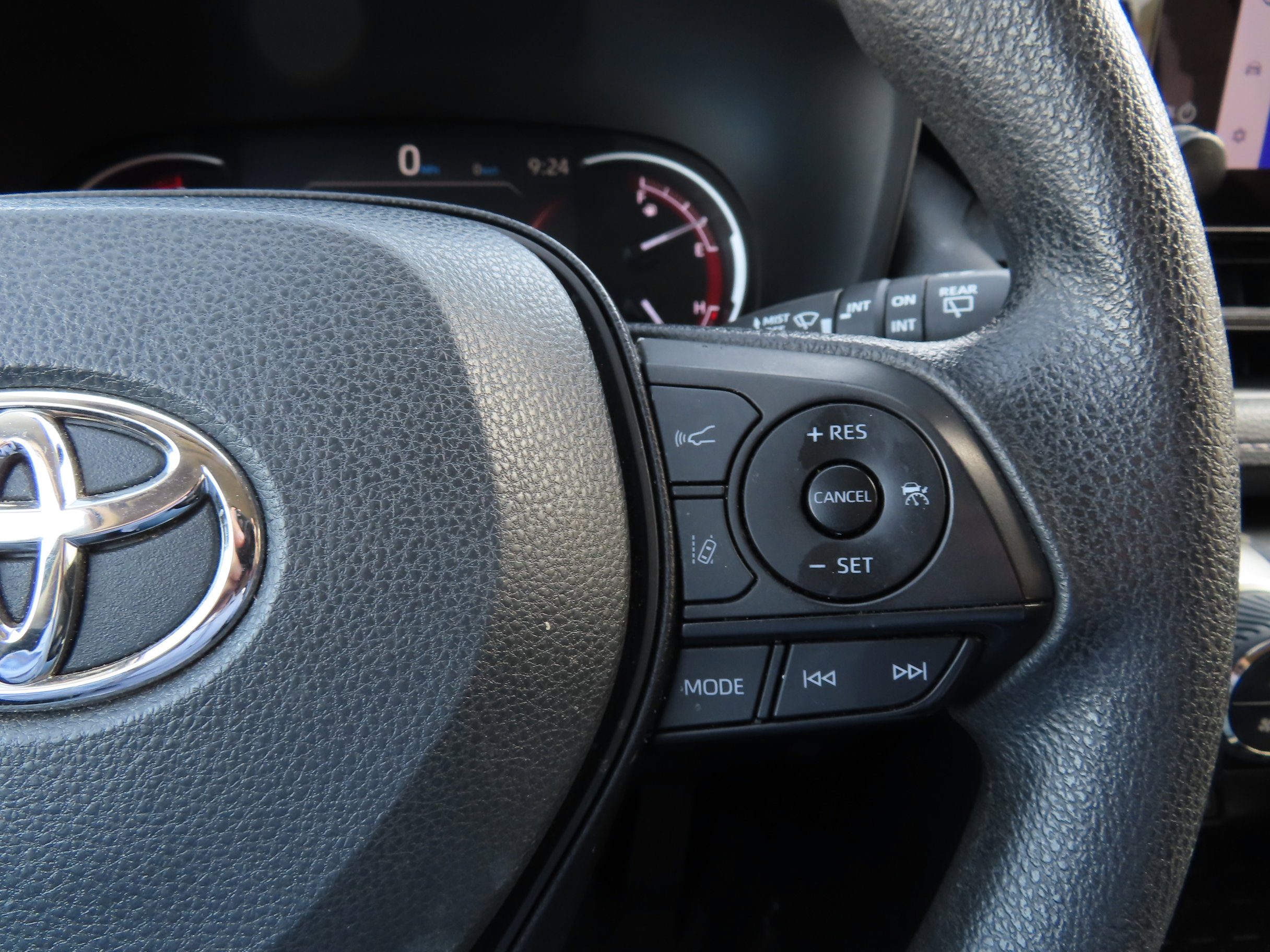 Used 2024 Toyota RAV4 XLE FWD image 21