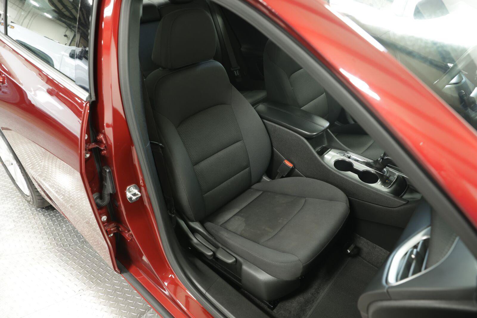 Used 2025 Chevrolet Malibu LT FWD image 19