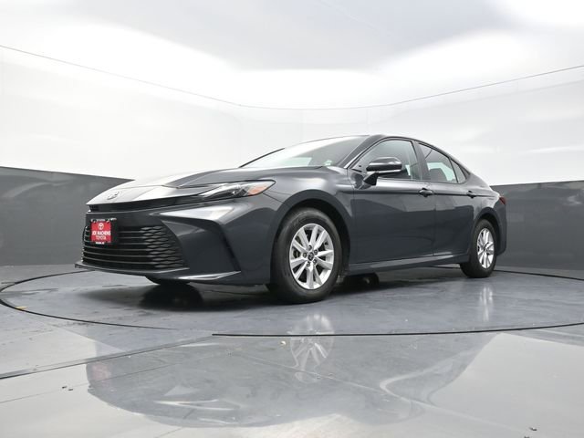 Used 2025 Toyota Camry LE image 2