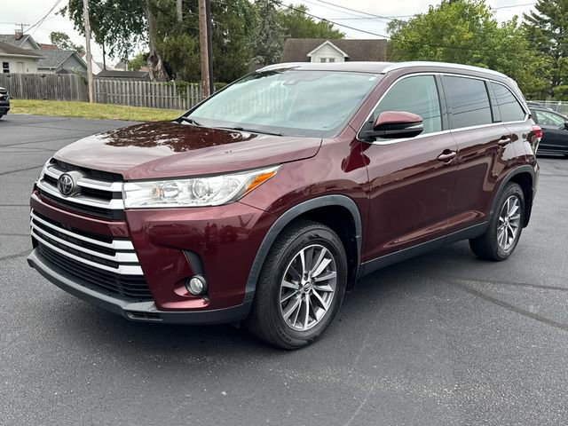 Used 2019 Toyota Highlander XLE AWD/4WD image 3