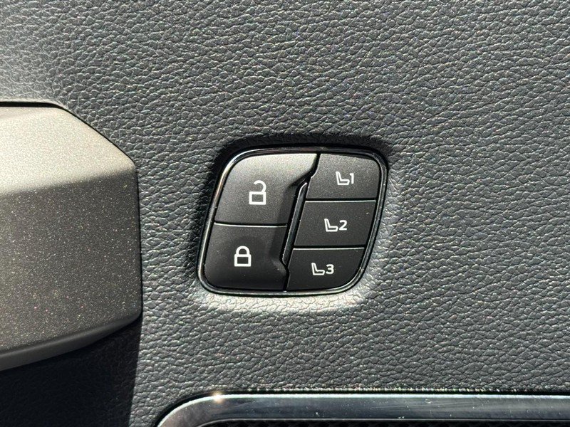 Used 2022 Ford F250 Lariat w/ Chrome Package AWD/4WD image 16