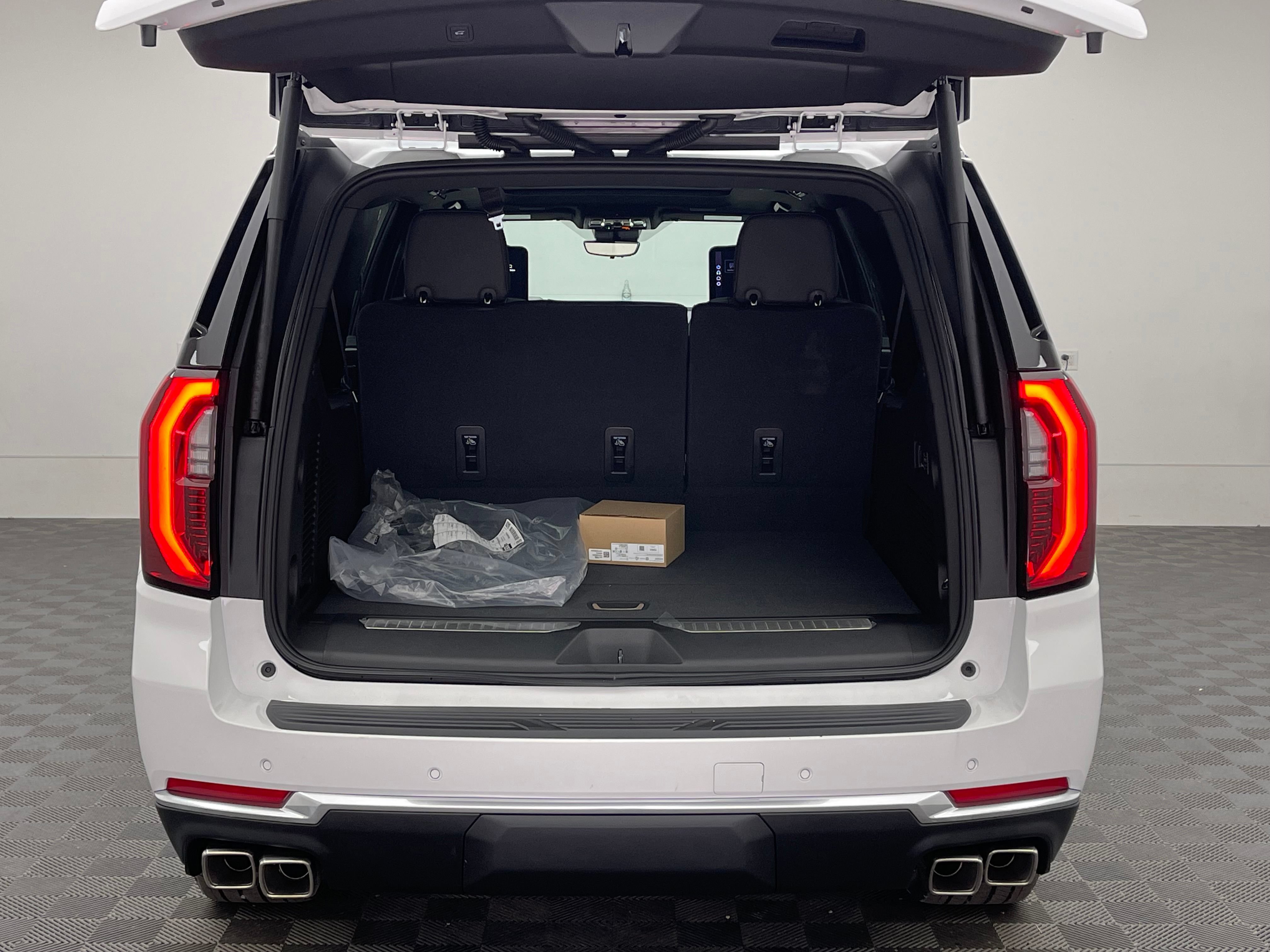 New 2026 GMC Yukon XL Denali w/ Denali Reserve Package AWD/4WD image 14