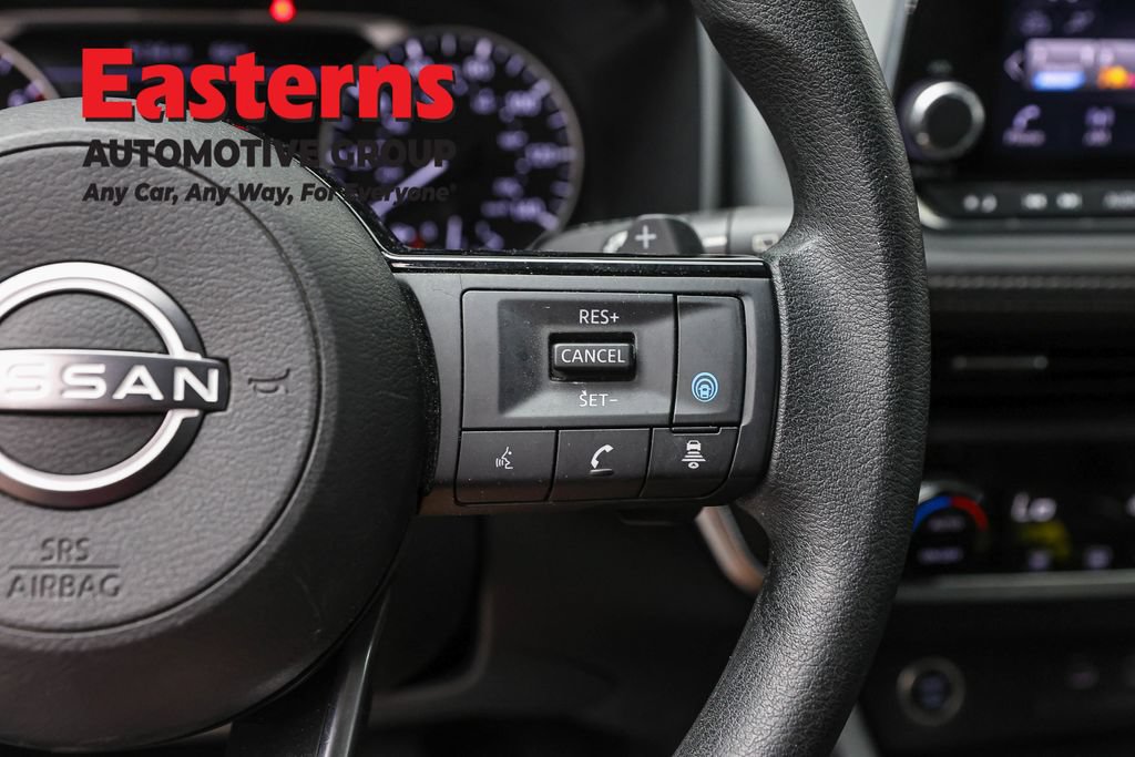Used 2023 Nissan Rogue SV AWD/4WD image 15