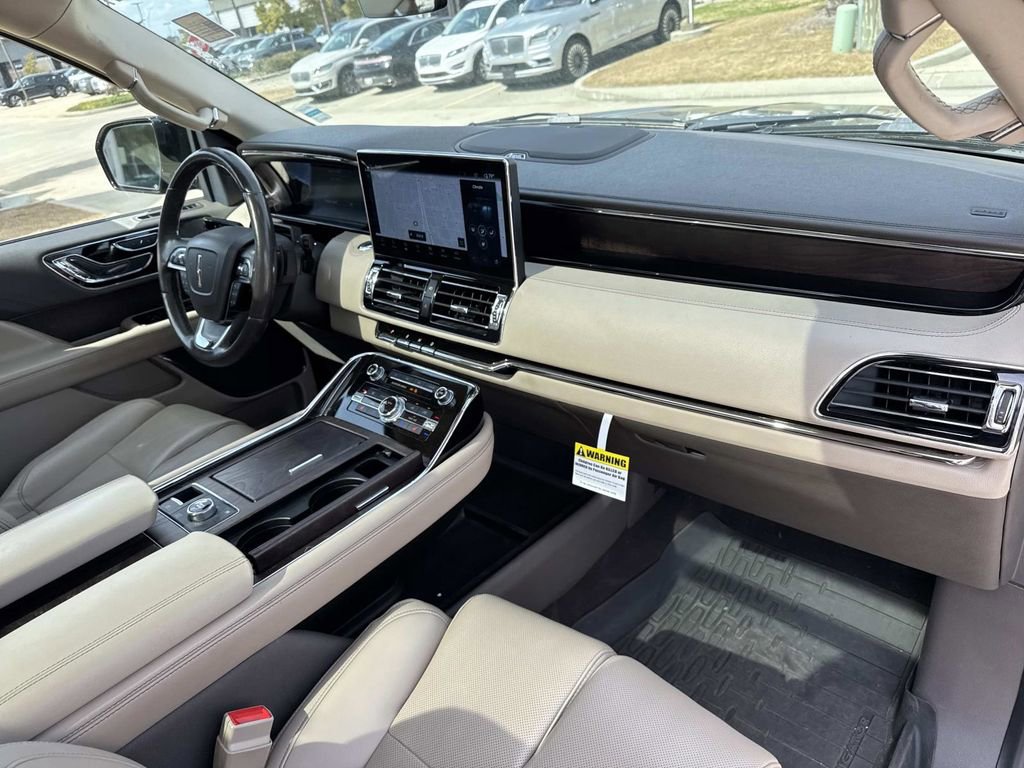 Certified 2024 Lincoln Navigator Premiere image 13