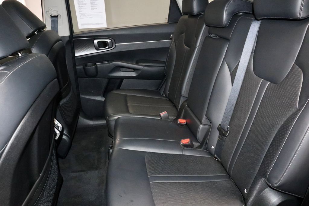 Used 2025 Kia Sorento S image 23