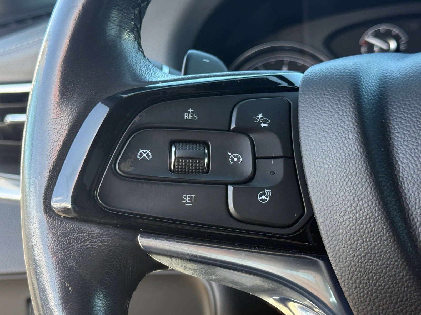 Used 2023 Buick Enclave Essence FWD image 13