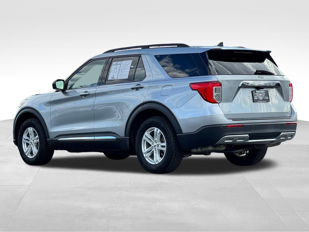 Used 2023 Ford Explorer XLT w/ Equipment Group 202A AWD/4WD image 5