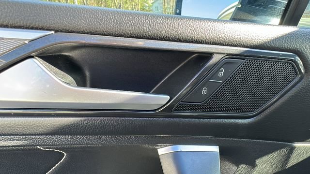 Used 2024 Volkswagen Tiguan SE R-Line image 26