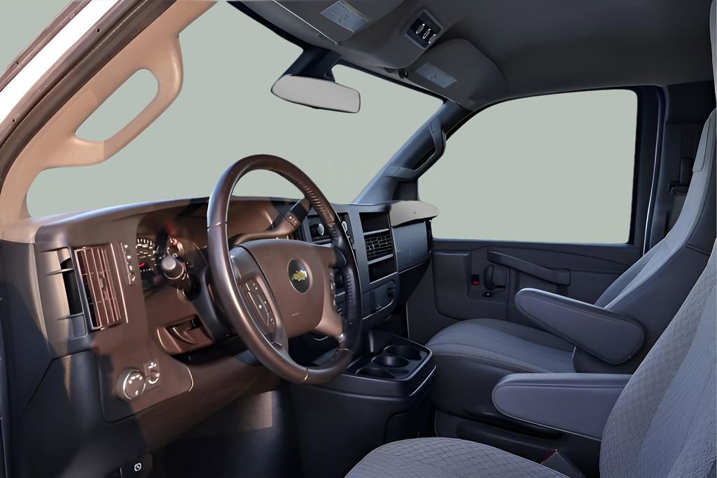 Used 2021 Chevrolet Express 3500 LT w/ LT Preferred Equipment Group RWD image 13