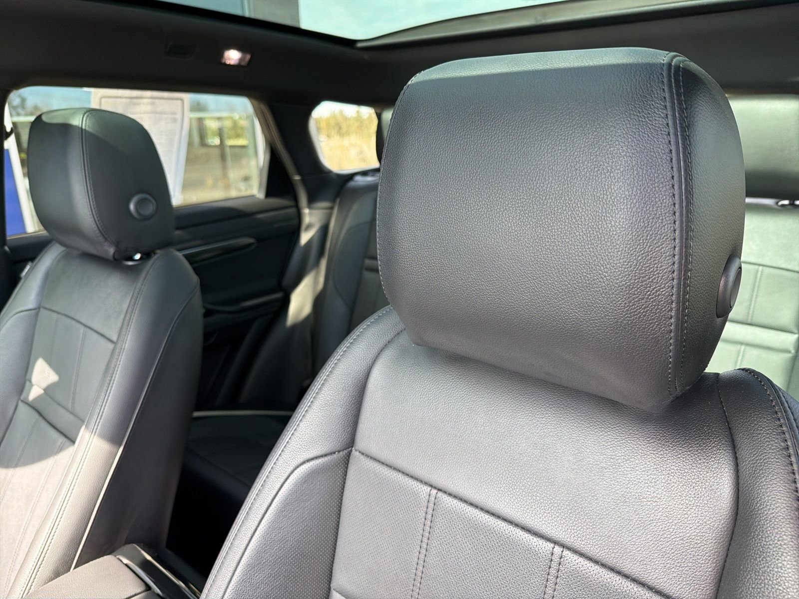 Used 2023 Land Rover Range Rover Evoque R-Dynamic SE image 21