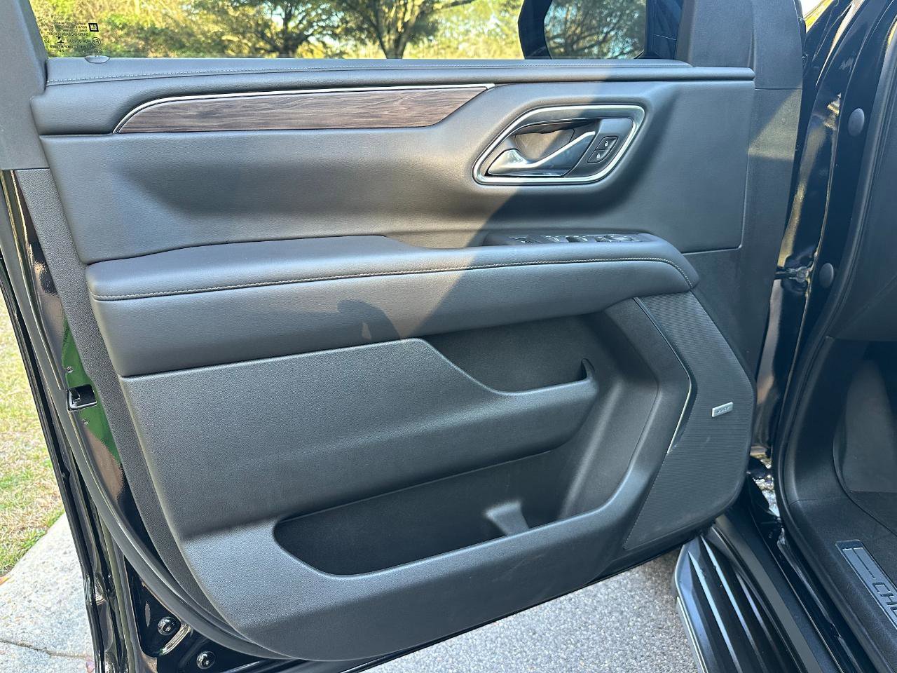 Used 2021 Chevrolet Tahoe LT w/ LT Signature Package image 9