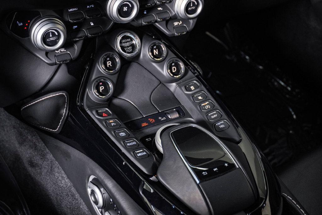 Used 2019 Aston Martin V8 Vantage Coupe RWD image 30