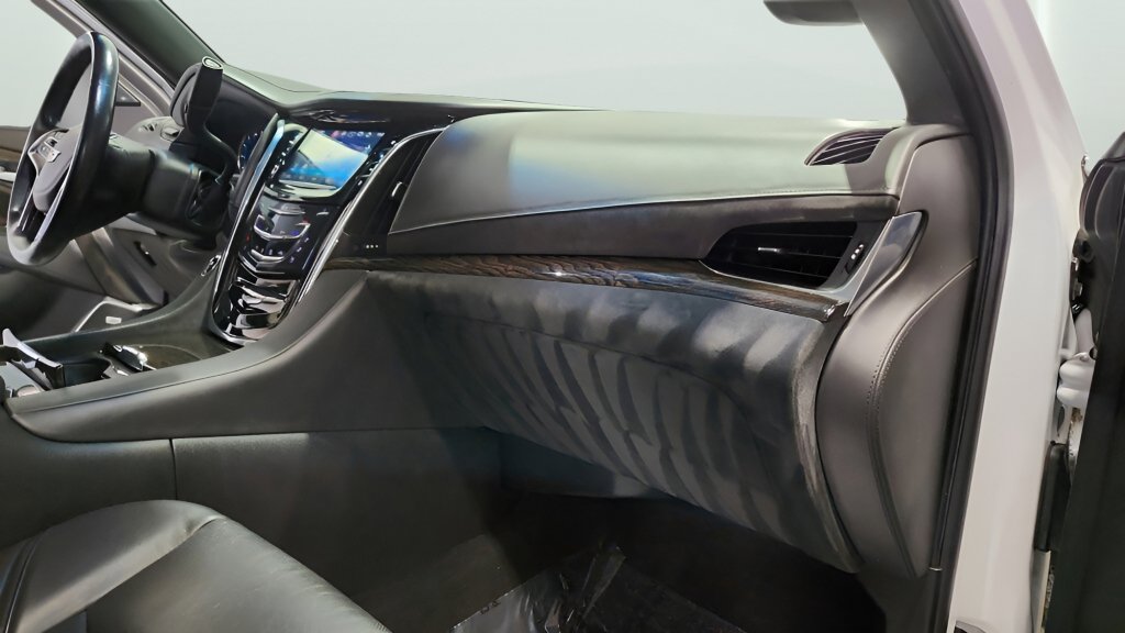 Used 2016 Cadillac Escalade Platinum image 33