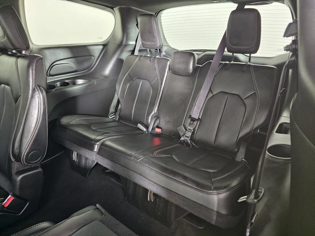Used 2025 Chrysler Pacifica Select FWD image 34