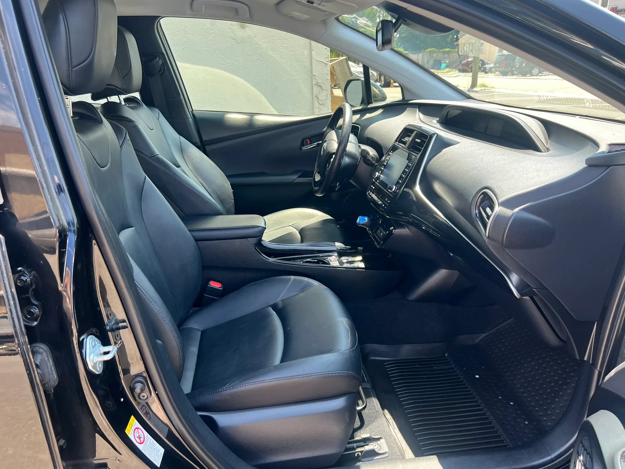 Used 2022 Toyota Prius XLE FWD image 27