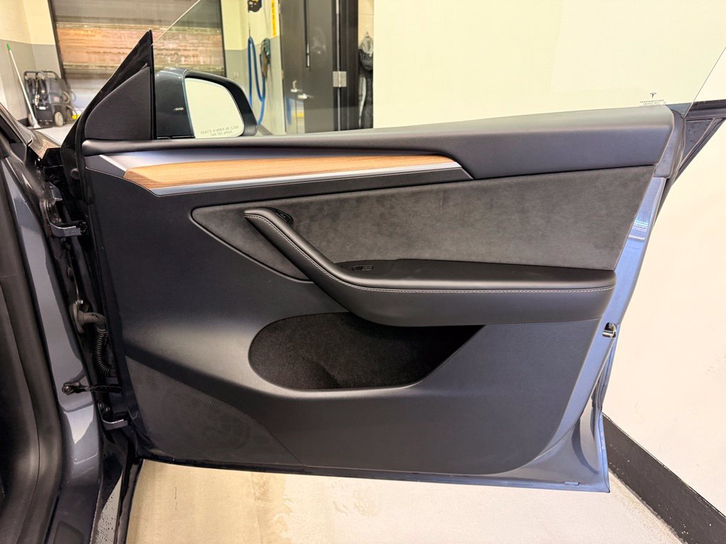 Used 2023 Tesla Model Y Long Range AWD/4WD image 25