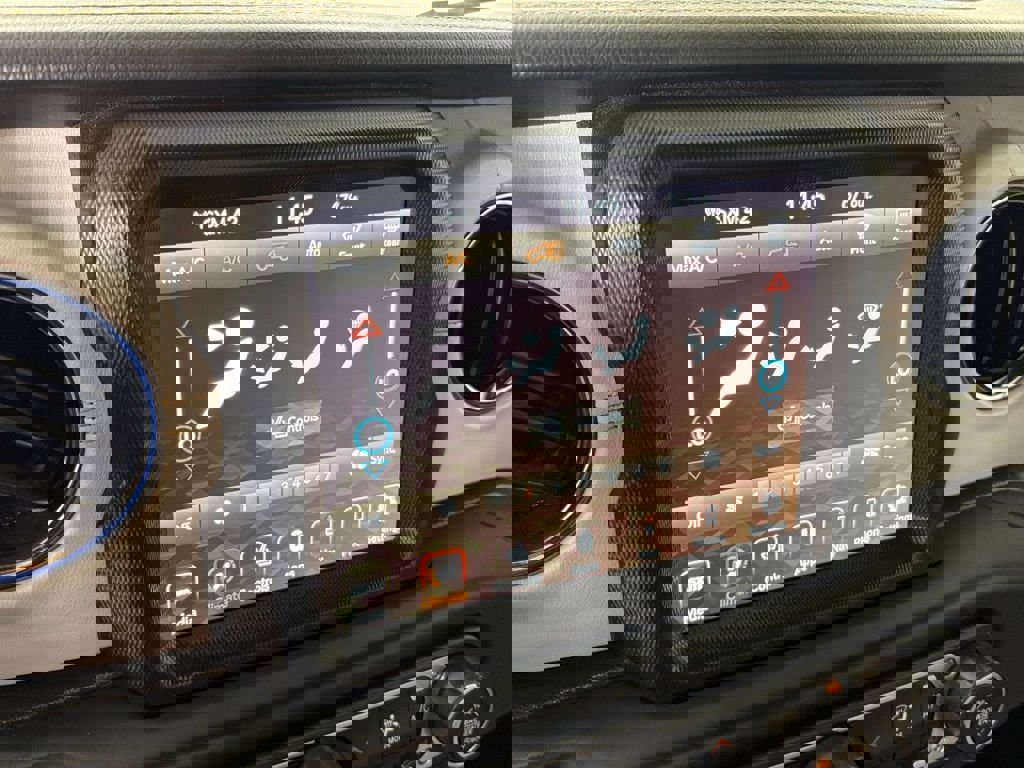 Used 2023 Jeep Wrangler Unlimited Sahara image 24