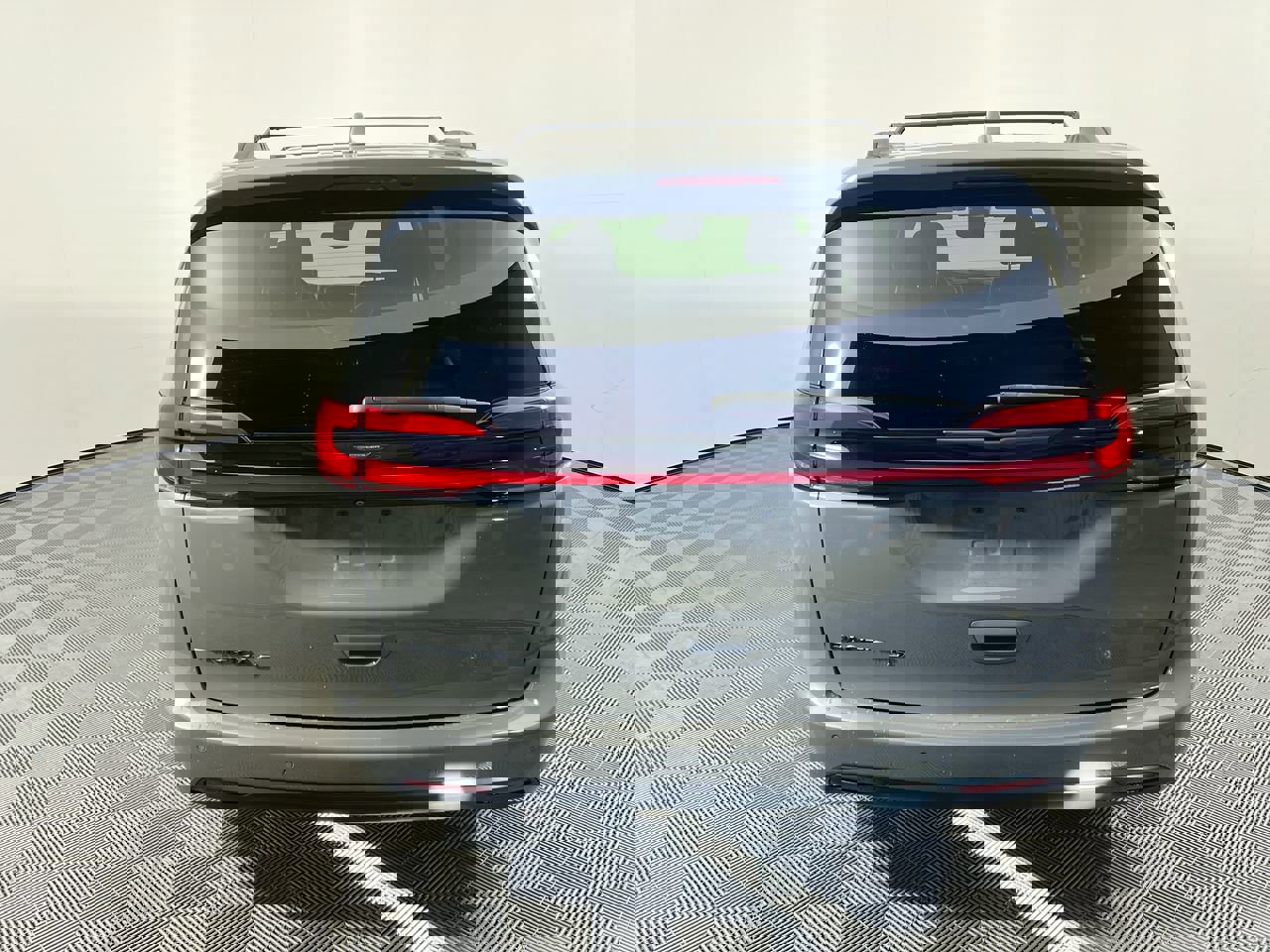 Used 2021 Chrysler Pacifica Touring-L w/ S Appearance Package image 4