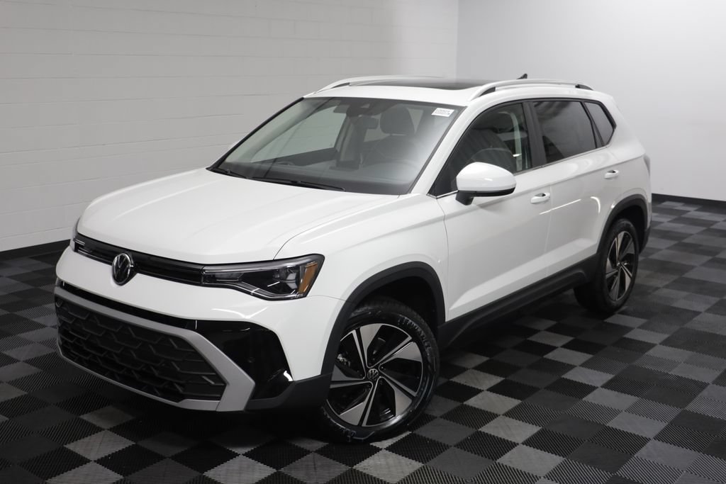 New 2026 Volkswagen Taos SE AWD/4WD image 2
