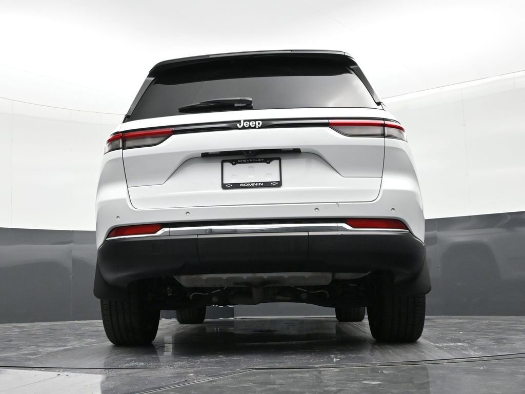 Used 2023 Jeep Grand Cherokee Laredo image 23