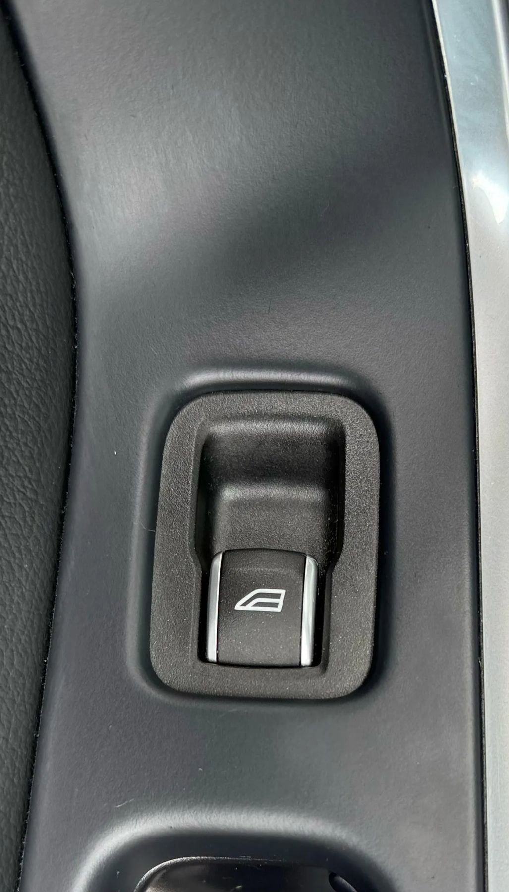 Used 2017 Volvo S60 T5 Inscription w/ Climate Package image 30