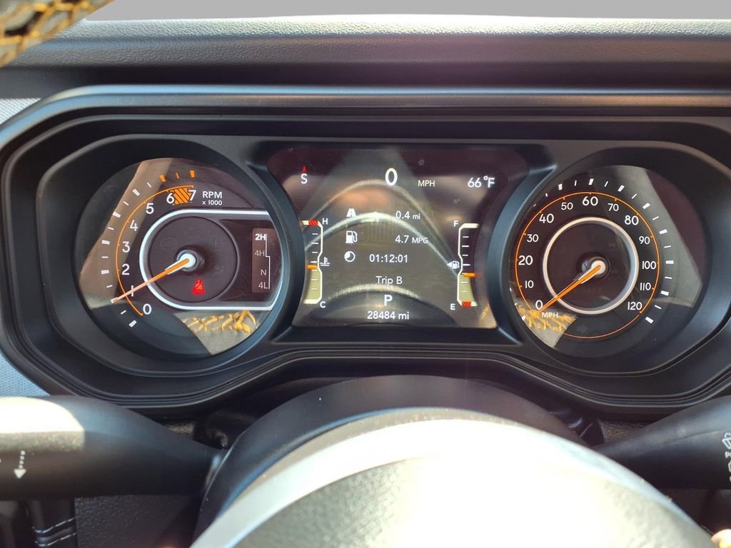 Used 2025 Jeep Wrangler Sahara image 16