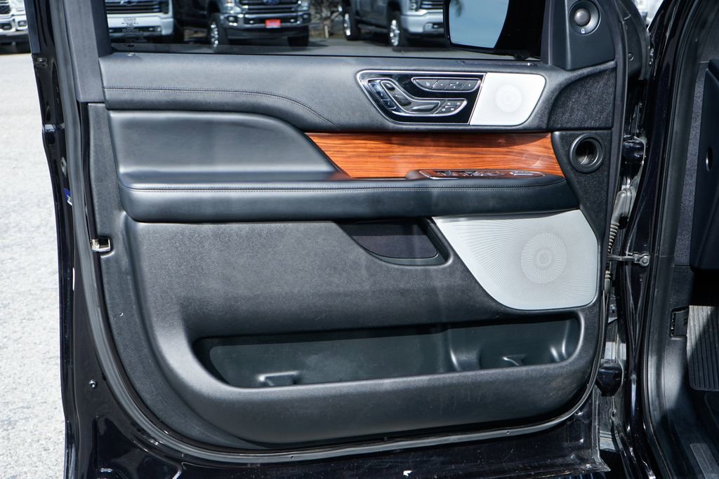 Used 2020 Lincoln Navigator Reserve w/ Equipment Group 208A Reserve image 19