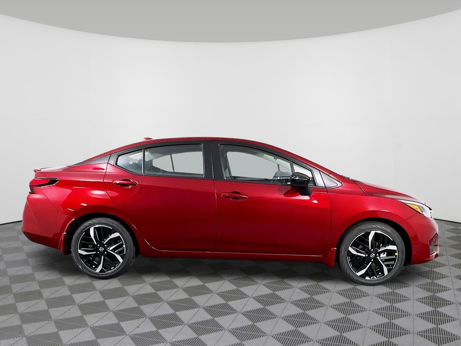 New 2025 Nissan Versa SR w/ Trunk Package FWD image 30