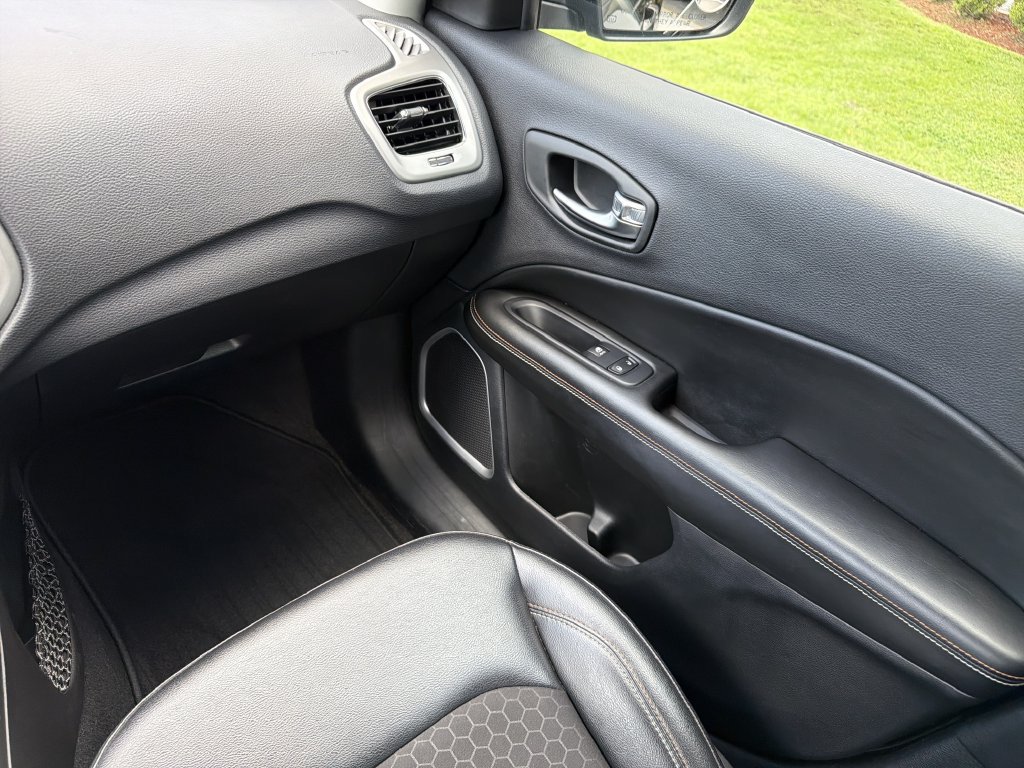 Used 2020 Jeep Compass Latitude w/ Popular Equipment Group FWD image 17