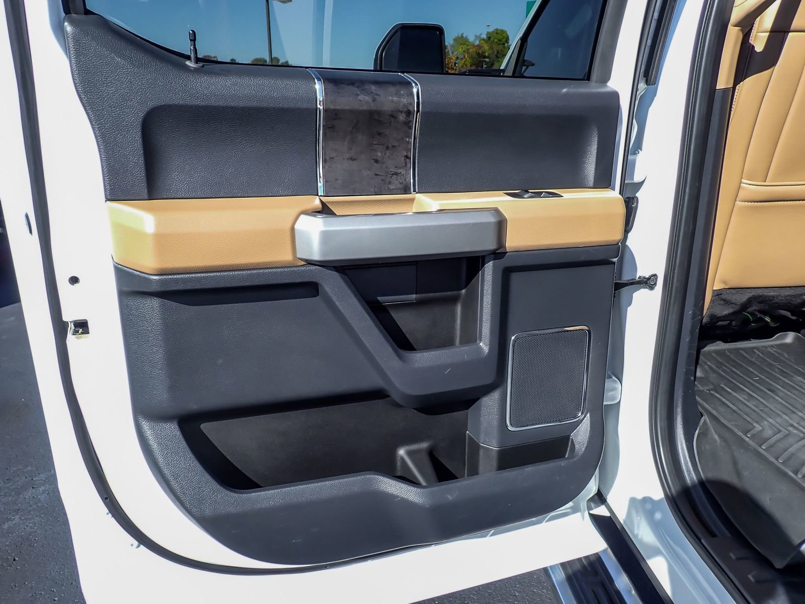 Used 2022 Ford F350 Lariat w/ Lariat Ultimate Package image 18