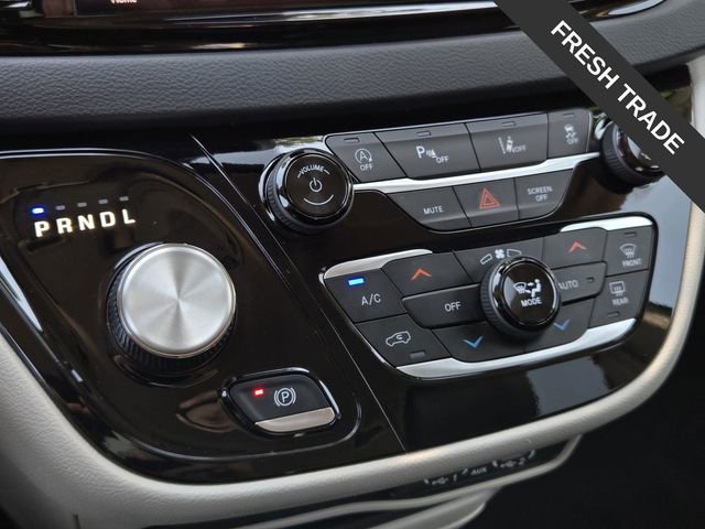 Used 2023 Chrysler Pacifica Touring-L FWD image 24