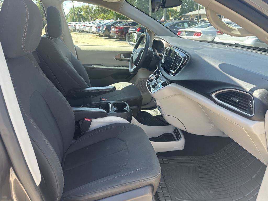 Used 2019 Chrysler Pacifica Touring Plus FWD image 19