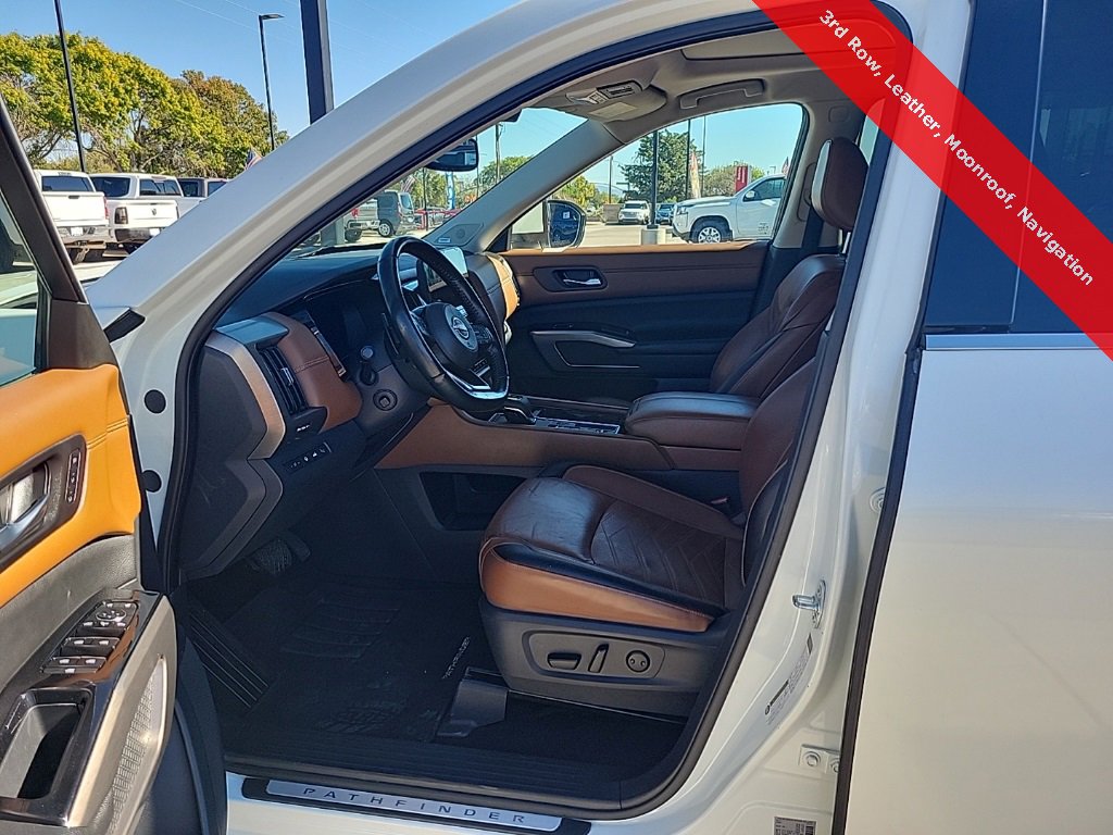 Used 2022 Nissan Pathfinder Platinum w/ Cargo Package image 10