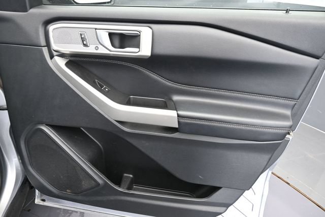 Used 2022 Ford Explorer Limited w/ Equipment Group 301A AWD/4WD image 33