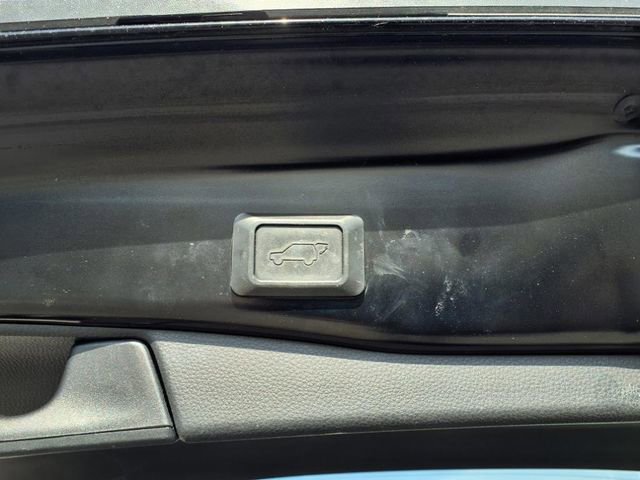 Used 2020 Toyota RAV4 Limited image 30